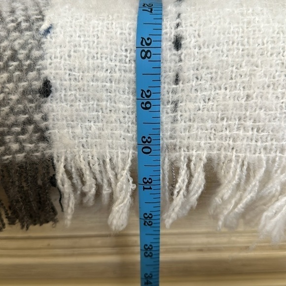 Marcus Adler Ruana Marigold O/S - Picture 13 of 13